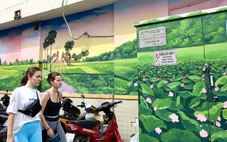 Các mảng tường quảng cáo, vẽ bậy trên đường phố thành tranh bích họa