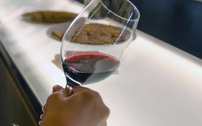 Lần đầu huấn luyện AI 'ngửi' rượu vang để truy xuất nguồn gốc