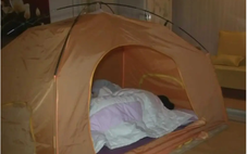 Hàn Quốc: Người dân dựng lều trong phòng ngủ để giữ ấm do giá năng lượng tăng cao