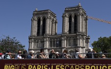 Nhà thờ Đức Bà Paris bị kiện vì chỉ dịch biển chỉ dẫn sang tiếng Anh