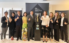 Đại sứ New Zealand mời HLV tuyển nữ Việt Nam làm đại sứ du lịch