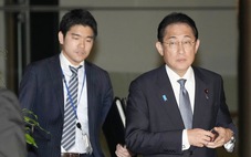 Con trai thủ tướng Nhật mất chức vì 'cư xử không phù hợp'