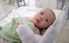 Vụ bé gái 3 tháng tuổi bị người tình của mẹ hành hạ: bé đã hoàn toàn hồi phục