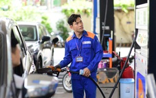 Giá xăng RON95 lên 22.010 đồng/lít, tăng 520 đồng/lít
