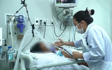 Hai anh em ngộ độc botulinum vẫn thở máy, đã được các nhà hảo tâm hỗ trợ