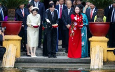 Hoàng thái tử Nhật Bản Akishino thăm Nhà sàn Bác Hồ