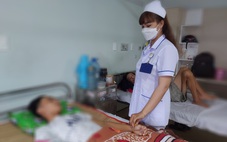 Một học sinh lớp 9 bị đánh trước cổng trường, dập lá lách