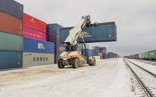 Trung Quốc bán hàng cho Nga nhiều đến mức 150.000 container rỗng chất đống
