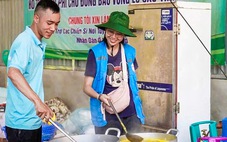 Bếp cơm di động dã chiến: 56.000 phần cơm hỗ trợ vùng lũ