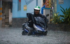 Miền Trung mưa to, áp thấp nhiệt đới ngoài khơi Philippines khả năng vào Biển Đông