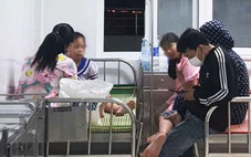 15 học sinh tiểu học đau bụng, nôn ói nhập viện sau khi ăn sữa chua