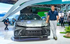 'Khách hàng vẫn chọn Toyota Camry thay vì xe sang'