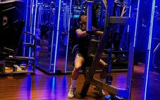 Sao nhân viên phòng gym không nói thẳng là khách phải vay tiền?