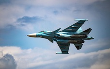 Tiêm kích Su-34 của Nga dội bom lượn xuống Ukraine