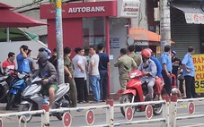 Bắt giữ thanh niên dùng xà beng đập trụ ATM ở quận Bình Tân