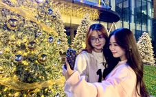 Trường đại học ở TP.HCM có vườn thông Noel và 'tuyết' rơi, sinh viên ngỡ ngàng tưởng ở châu Âu