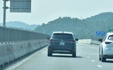 Nhiều xe che, tháo biển số chạy thoải mái trên cao tốc trong dịp Tết