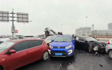 Gần 100 ô tô đâm vào nhau trên đường cao tốc Trung Quốc