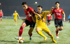 HLV Kiatisak: Cầu thủ CLB Công An Hà Nội cần cạnh tranh quyết liệt suất đá chính