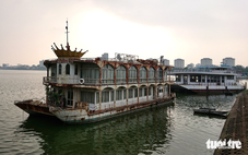 Hà Nội cho phép hồ Tây được hoạt động trở lại du thuyền, dù lượn