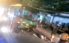 Tai nạn giữa xe máy và xe buýt ở quận 8, một người chết