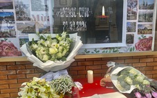 Nhiều người tại Đà Nẵng đã đặt hoa tưởng niệm nạn nhân vụ khủng bố nhà hát ở Nga
