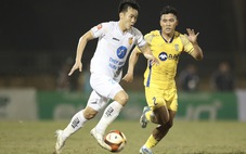 Huấn luyện viên CLB Nam Định chê mặt sân Vinh