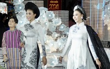 Lộng lẫy 20 bộ sưu tập áo dài trên phố đi bộ Nguyễn Huệ đêm qua