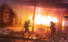 Cháy lớn cửa hàng FPT Shop ở quận Gò Vấp, thiêu rụi nhiều tài sản