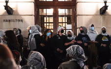 Cảnh sát Mỹ ập vào Đại học Columbia giải tán cuộc biểu tình phản chiến ở Gaza