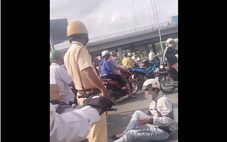 Xác minh video thực hư 'cảnh sát giao thông đạp người dân' vẫn chưa có kết quả