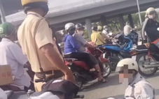 Xác minh video thực hư 'cảnh sát giao thông đạp người dân' vẫn chưa có kết quả