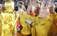 Hàng ngàn người tham gia lễ rước kiệu hoa mừng Phật đản