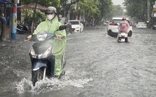 Mưa đầu mùa kéo dài ở Đà Nẵng, nhiều đường ngập