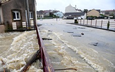 Mưa lớn gây ngập lụt tại nhiều nơi ở châu Âu