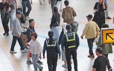 Dọa đâm chết 50 người ở ga Seoul, cảnh sát Hàn Quốc tăng tuần tra