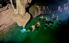 Hồ nước bí ẩn ‘treo’ trong hang Thung bỗng nhiên tụt 2m nước