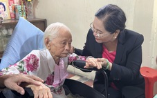 Chủ tịch HĐND TP.HCM Nguyễn Thị Lệ thăm chiến sĩ Điện Biên