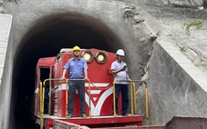 Thông hầm đường sắt Chí Thạnh sau 10 ngày khắc phục sạt lở