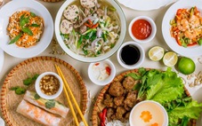14 món ăn Việt Nam ngon nhất và thử thách trứng vịt lộn