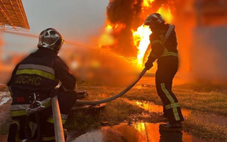 Khu hạ tầng công nghiệp vùng Kiev bốc cháy sau đợt không kích của Nga