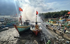Tàu cá bất ngờ cháy ở Cần Giờ, di dời khẩn cấp tàu thuyền