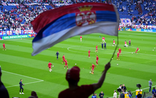 UEFA điều tra cổ động viên Serbia có hành vi phân biệt chủng tộc với cầu thủ Anh