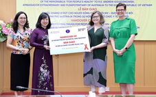 Việt Nam tiếp nhận hàng ngàn lọ thuốc ARV, đảm bảo thuốc cho người nhiễm HIV