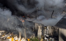 Nhà kho ở Odessa cháy lớn sau đòn tấn công của tên lửa Nga