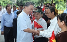 Chủ tịch nước Tô Lâm thăm người dân làng cổ Đường Lâm nhân Ngày Gia đình