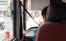 Vừa lái xe buýt vừa xem điện thoại: Rất đáng lên án