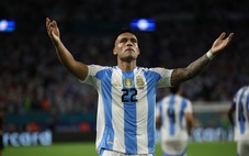 Vắng Messi, Argentina vẫn thắng dễ để giữ ngôi đầu bảng A