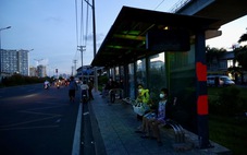 Nhiều trạm xe buýt ở đường Võ Nguyên Giáp tối om do đèn bị mất cắp