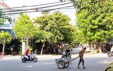 Dây cáp viễn thông như ‘mạng nhện’ trên phố Đà Nẵng khiến người dân xốn mắt